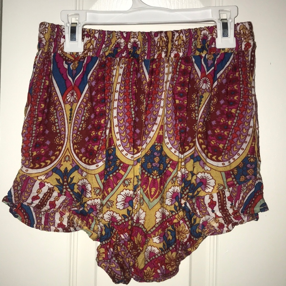 Billabong patterned shorts!